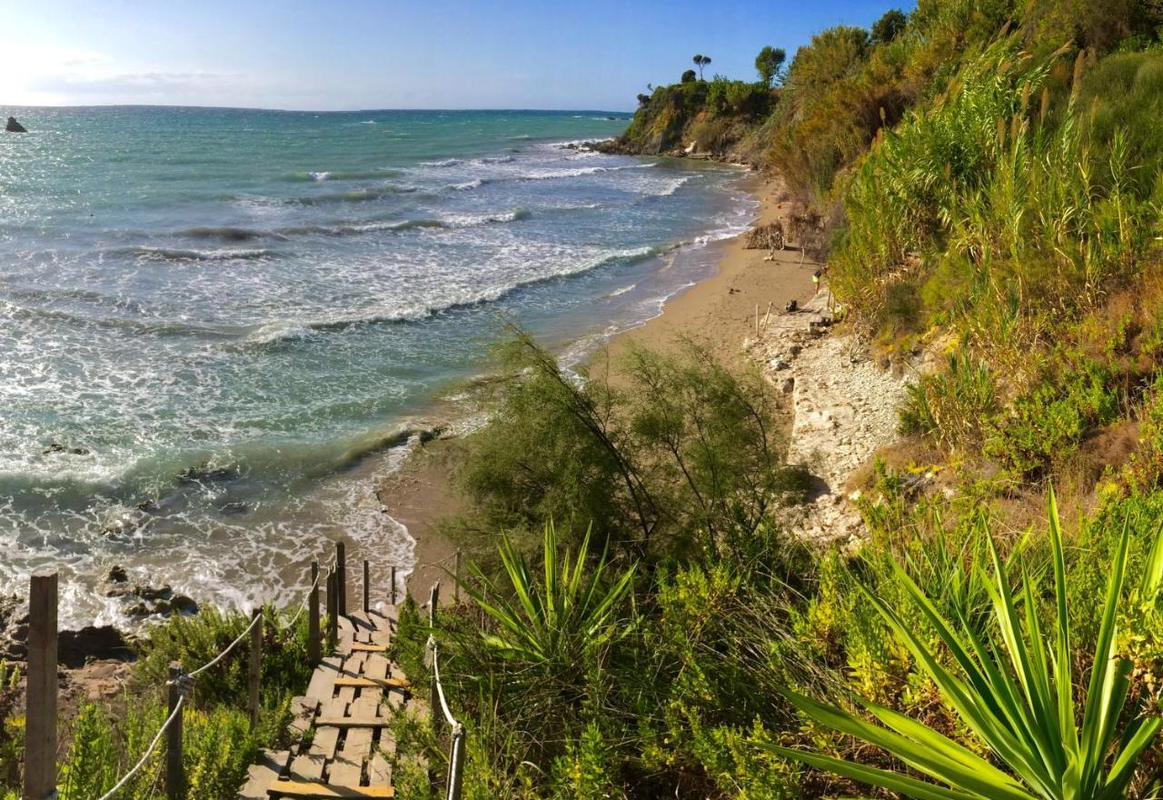 Blue Sky Cottage, Kanouli Beach Halikounas ภายนอก รูปภาพ